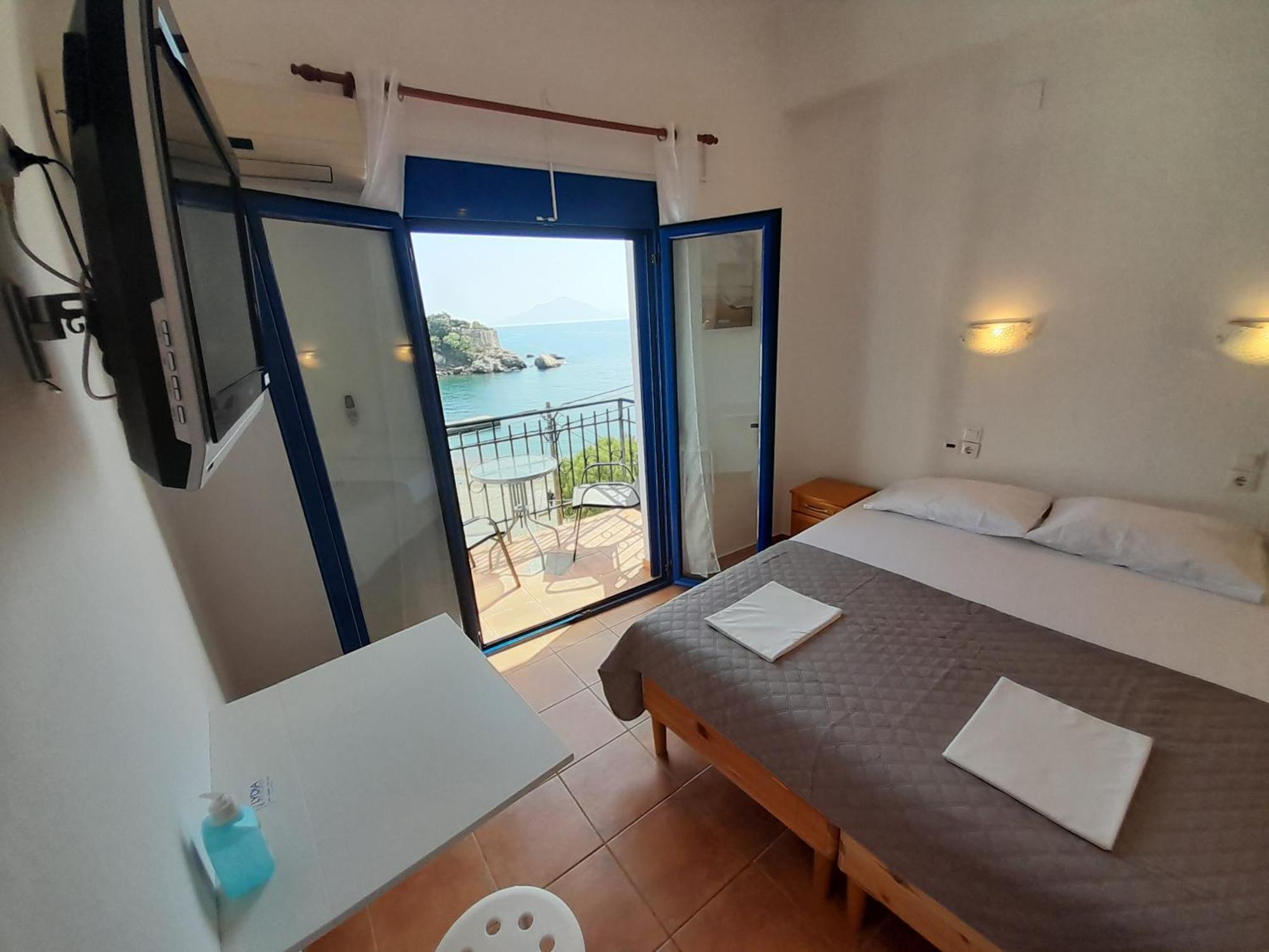Lydia Mare Aparthotel Agios Kirykos  Exterior photo