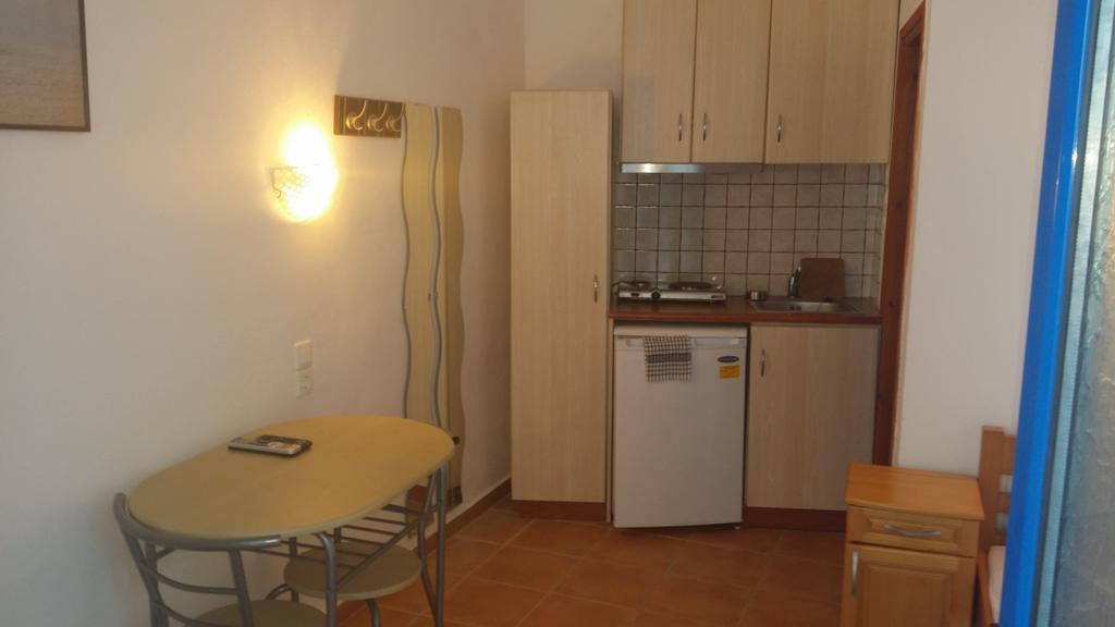 Lydia Mare Aparthotel Agios Kirykos  Exterior photo