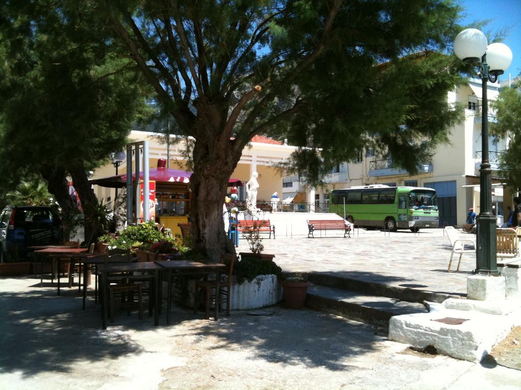 Lydia Mare Aparthotel Agios Kirykos  Exterior photo