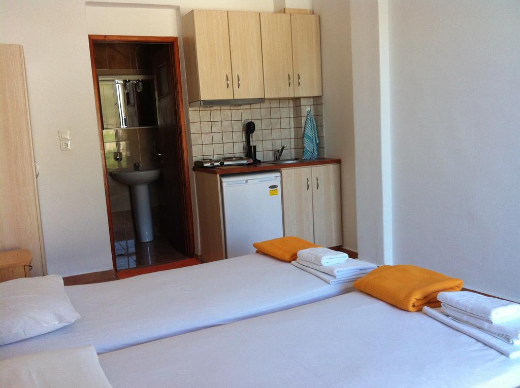 Lydia Mare Aparthotel Agios Kirykos  Exterior photo