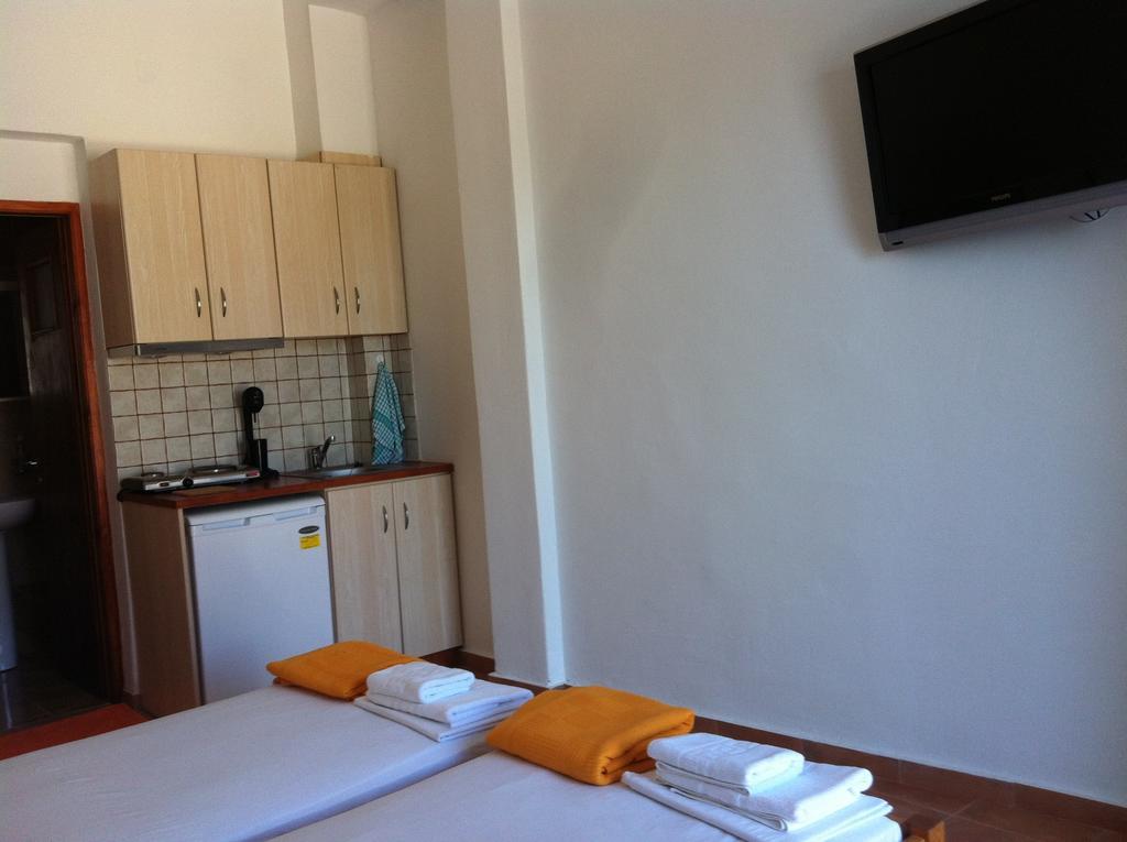 Lydia Mare Aparthotel Agios Kirykos  Exterior photo