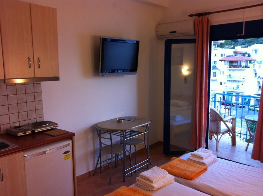 Lydia Mare Aparthotel Agios Kirykos  Exterior photo