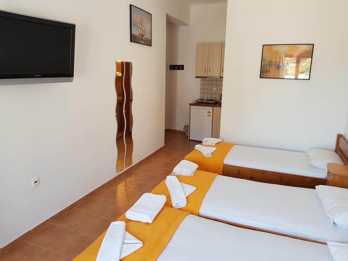 Lydia Mare Aparthotel Agios Kirykos  Exterior photo