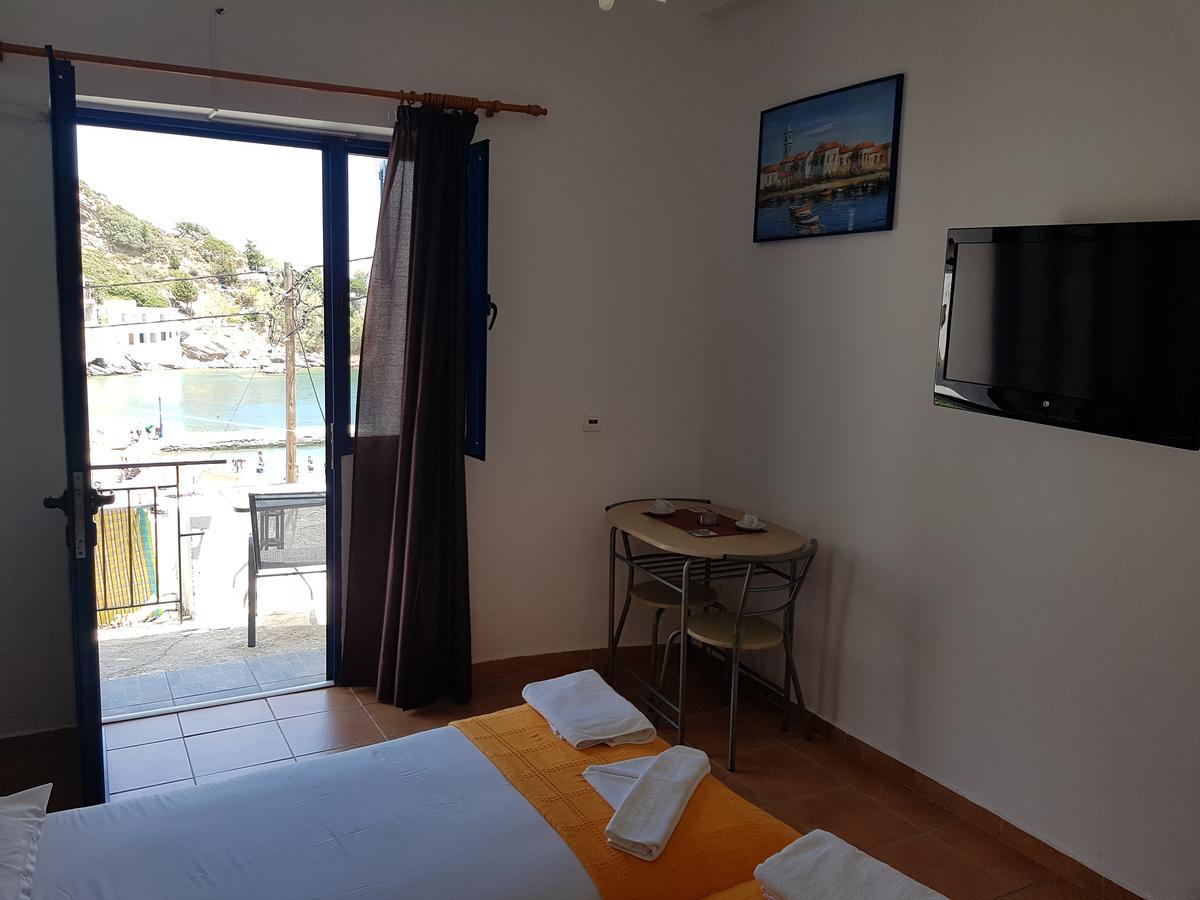 Lydia Mare Aparthotel Agios Kirykos  Exterior photo